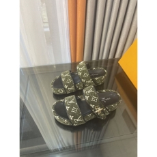 Louis Vuitton Slippers